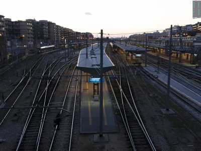 I binari ferroviari visti dal cavalcavia pedonale